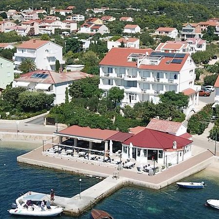Apartmani Matusan Barbat na Rabu Экстерьер фото